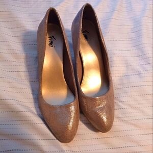 *2/$20* Fioni Shimmer Kitten Heels Size 8